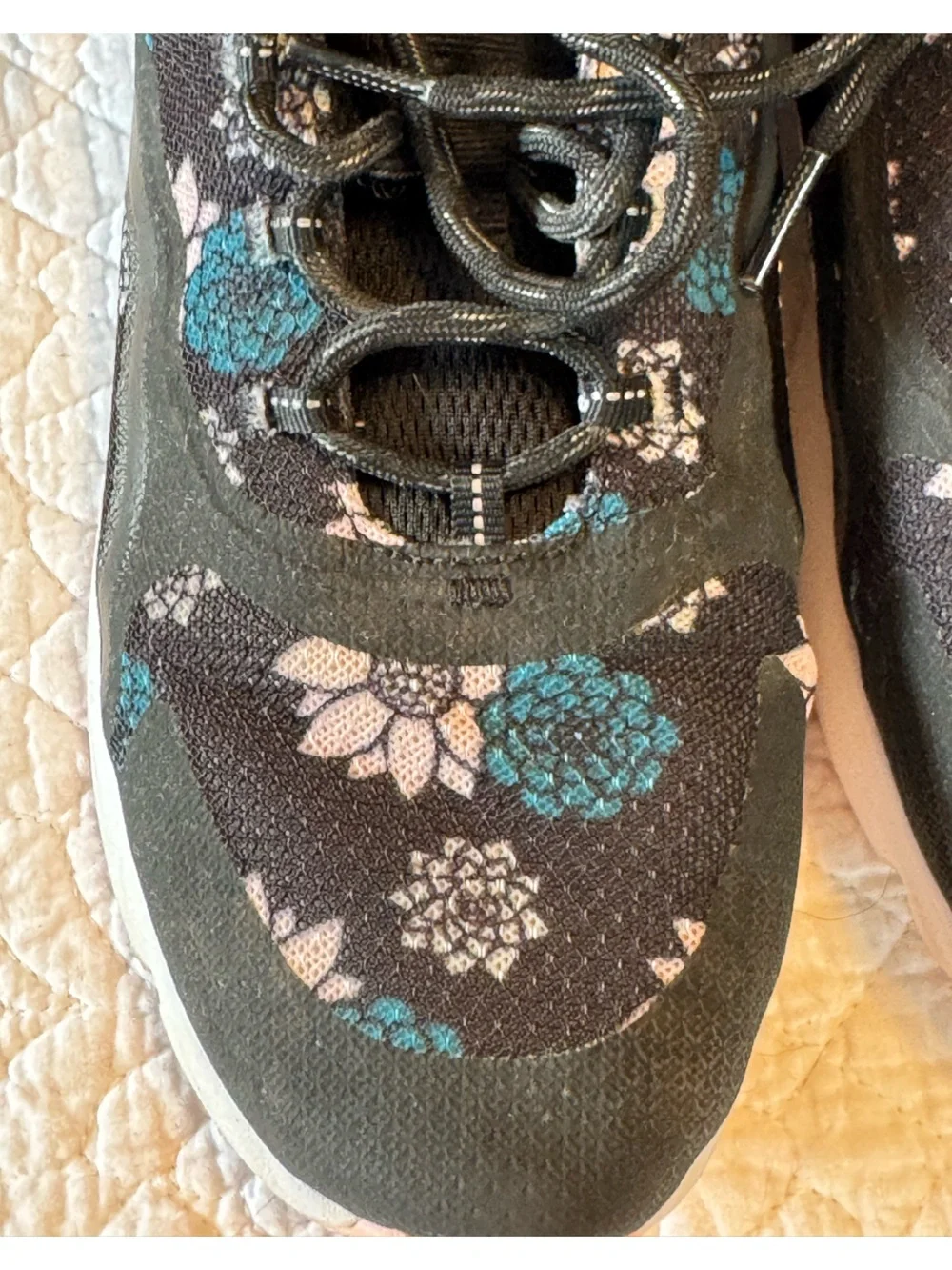 Under Armour Charged RC Womens Running Trainers Floral Print 9.5 M - Picture 13 of 14
